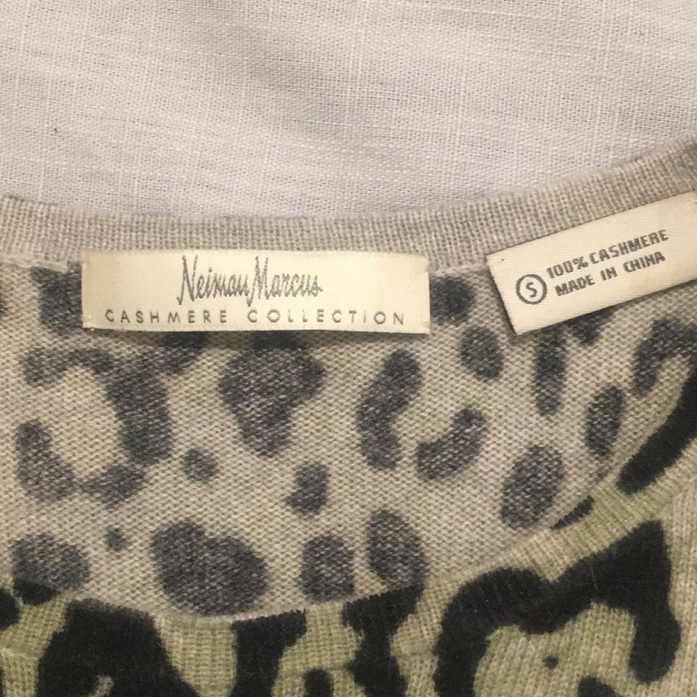 Neiman Marcus Cashmere Sweater - Picture 2 of 2